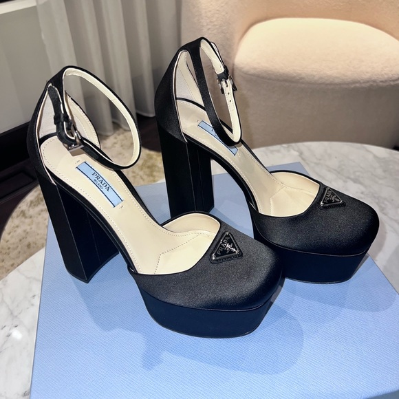 Prada satin block heel shoe - Picture 3 of 4